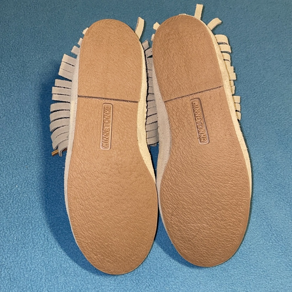 Minnetonka girls’ size 1 moccasins, NWOT - Picture 4 of 8